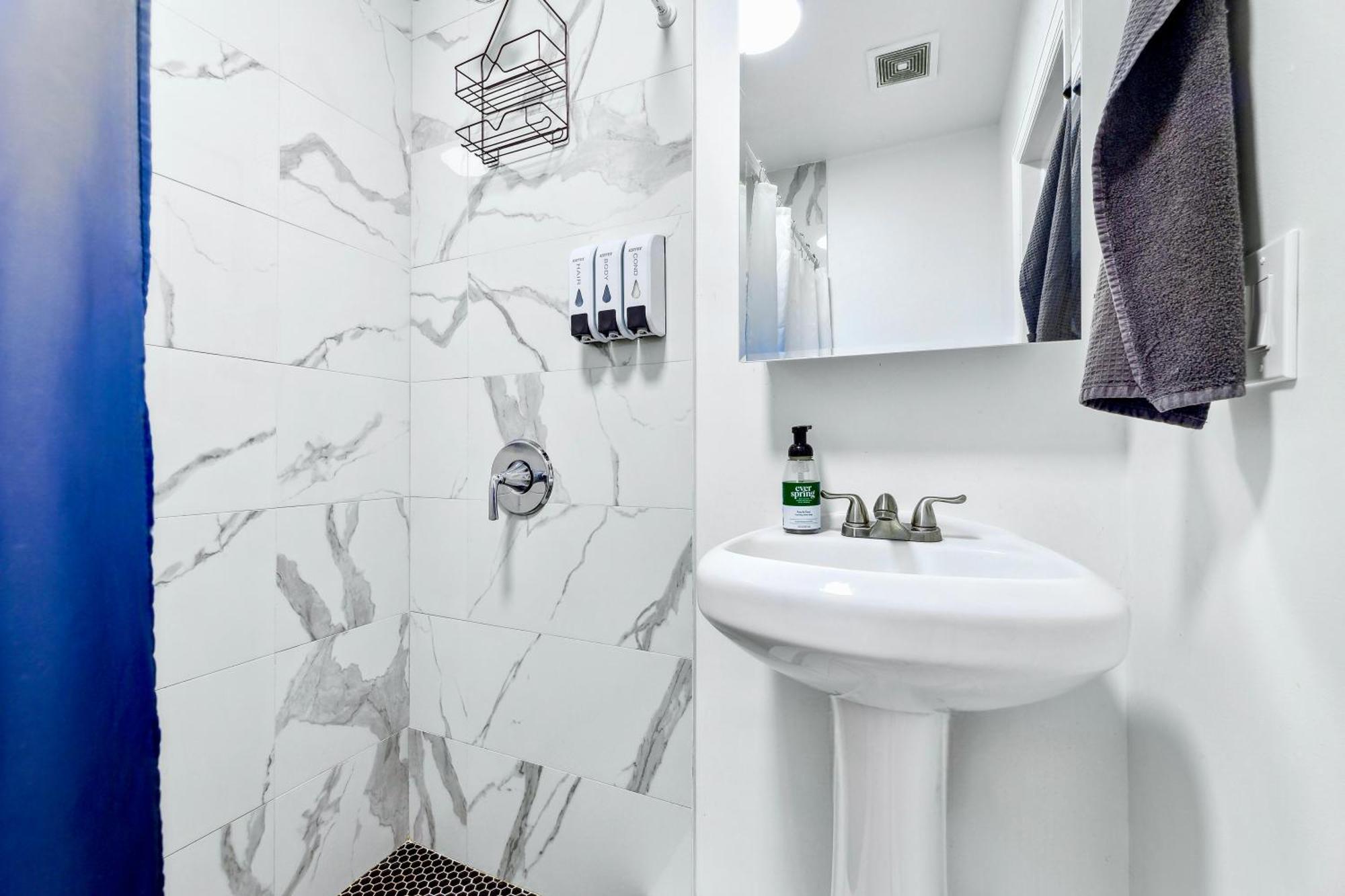 ניו יורק Homelike Suites In The Heart Of China Town מראה חיצוני תמונה