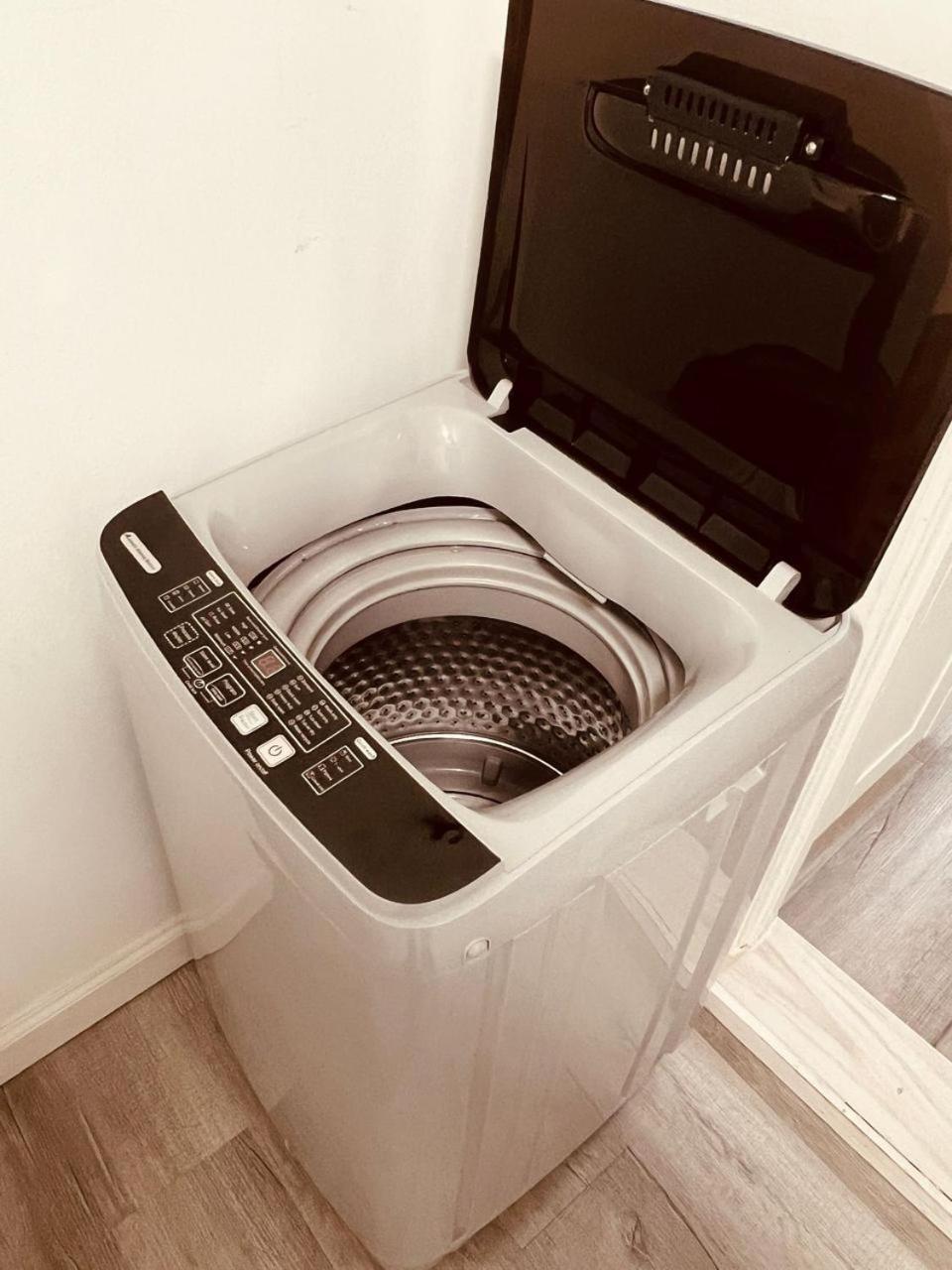 ניו יורק Homelike Suites In The Heart Of China Town מראה חיצוני תמונה
